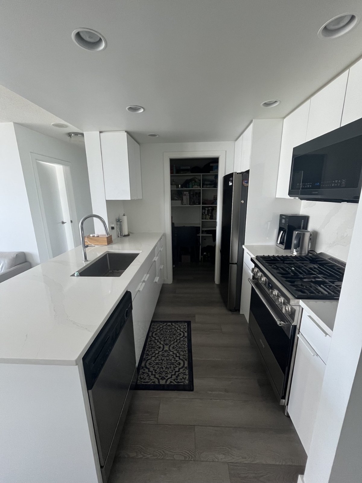 2 Bedroom Apartment for Rent - 550 Pacific St, Vancouver, BC 4