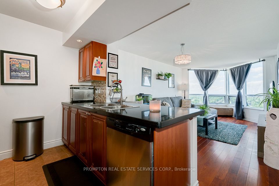 2 Bedroom Apartment for Rent - 500 Doris Avenue, Toronto, ON 4