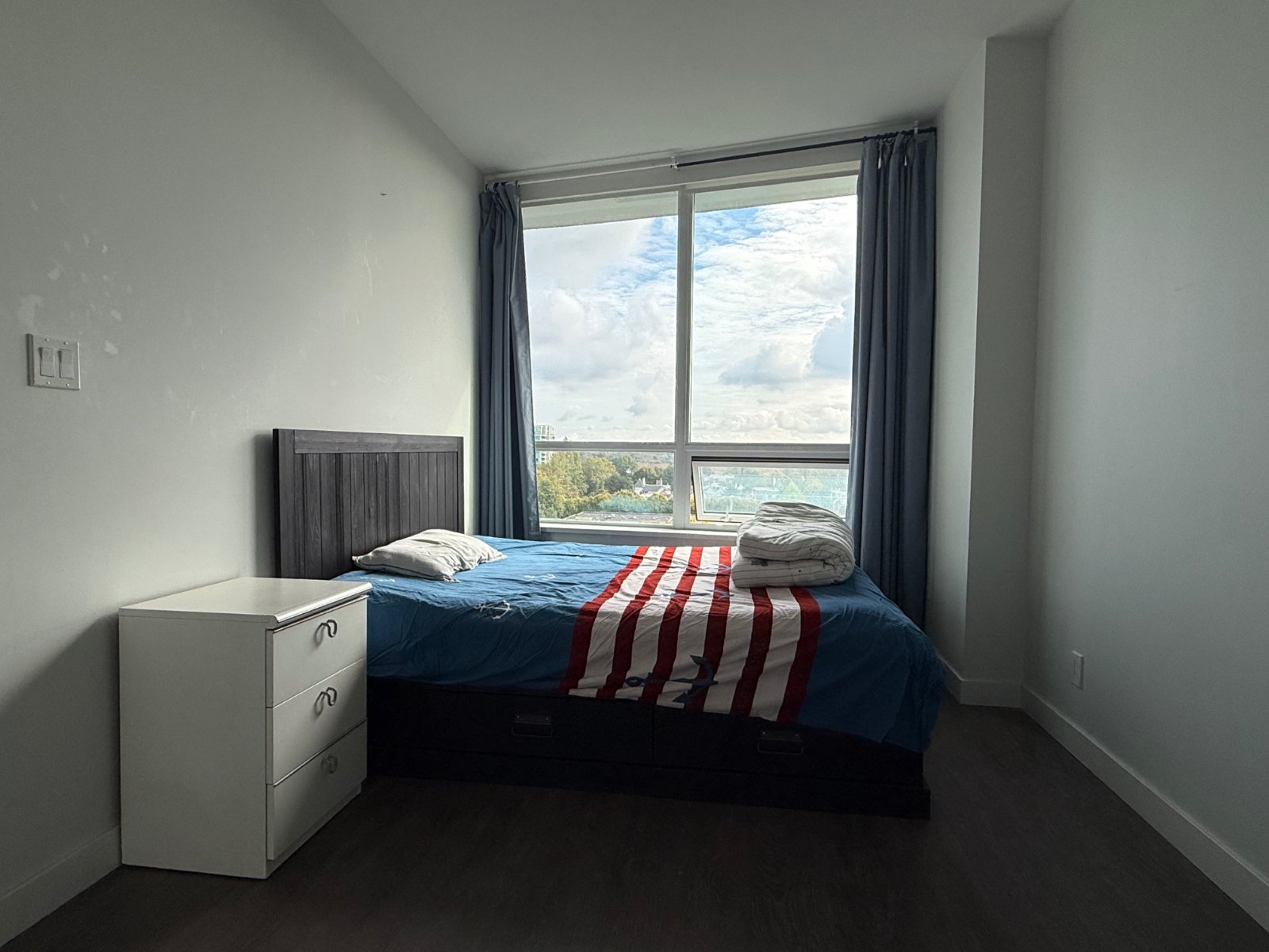 2 Bedroom Apartment for Rent - 5599 Cooney Rd, Richmond, BC 2