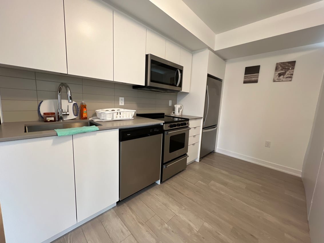 Room in Apartment for Rent - 33 Dunfield Ave, Toronto, ON 5