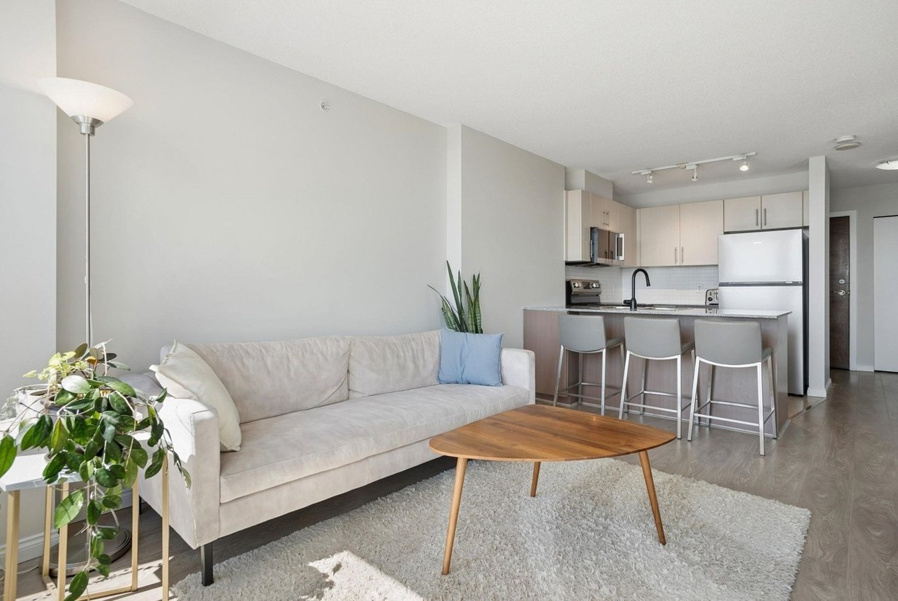 Room in Apartment for Rent - 550 Taylor Street, Vancouver, BC 3