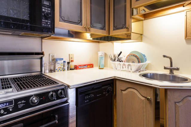 Studio Apartment for Rent - 777 Burrard Street, Vancouver, BC 4