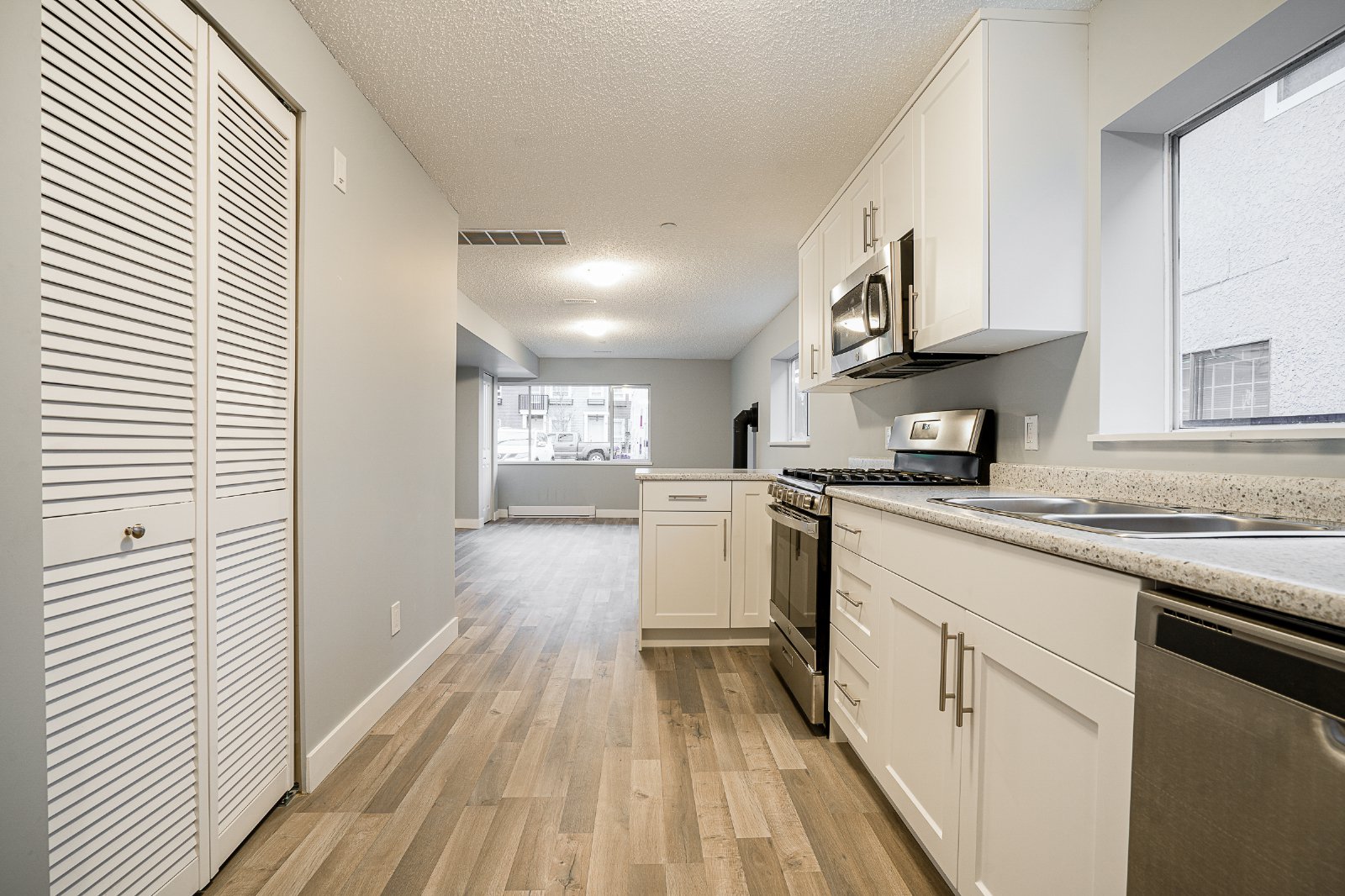 2 Bedroom Garden Suite for Rent - Manning Ave, Port Coquitlam, BC 3