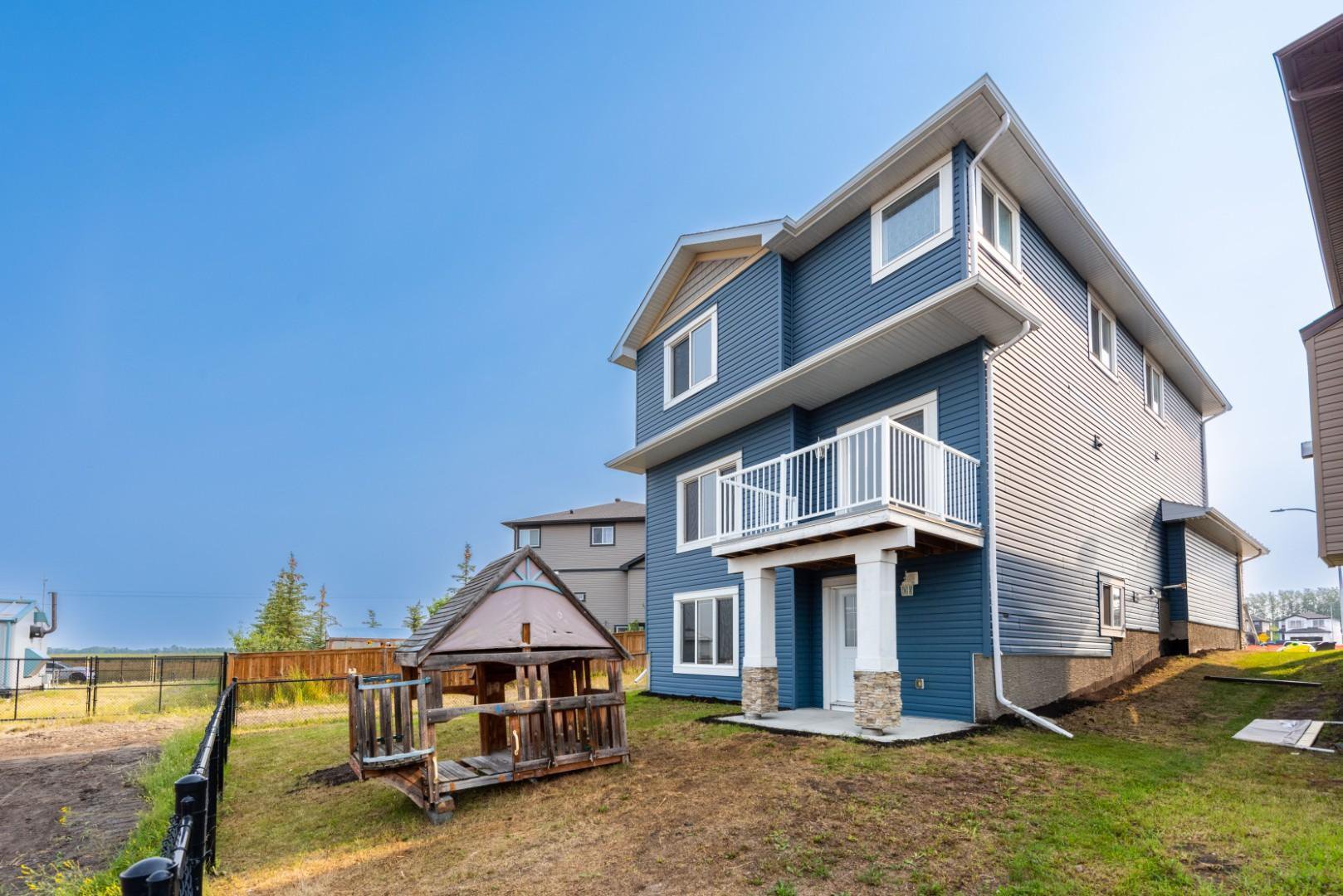 3 Bedroom House for Rent - 23 Lakewood Mews Uppr, Strathmore, AB 2