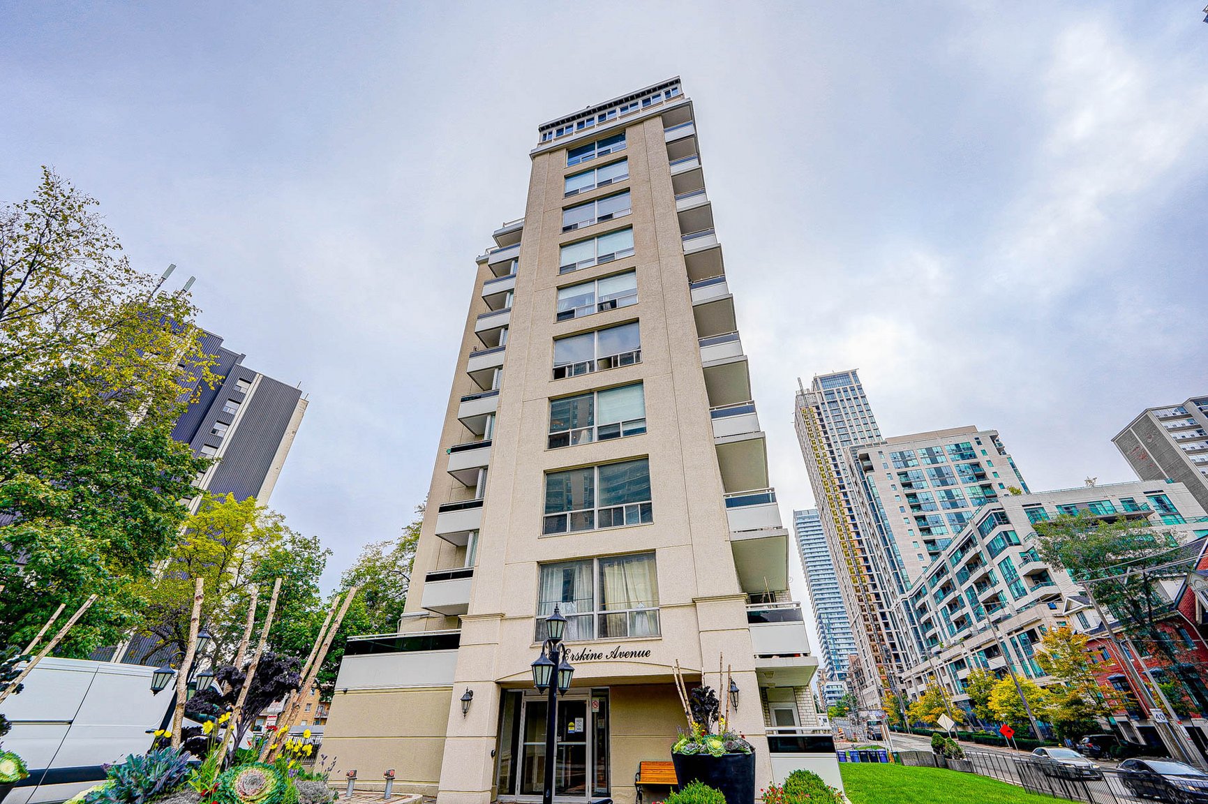 2 Bedroom Apartment for Rent - 133 Erskine Ave, Toronto, ON 3