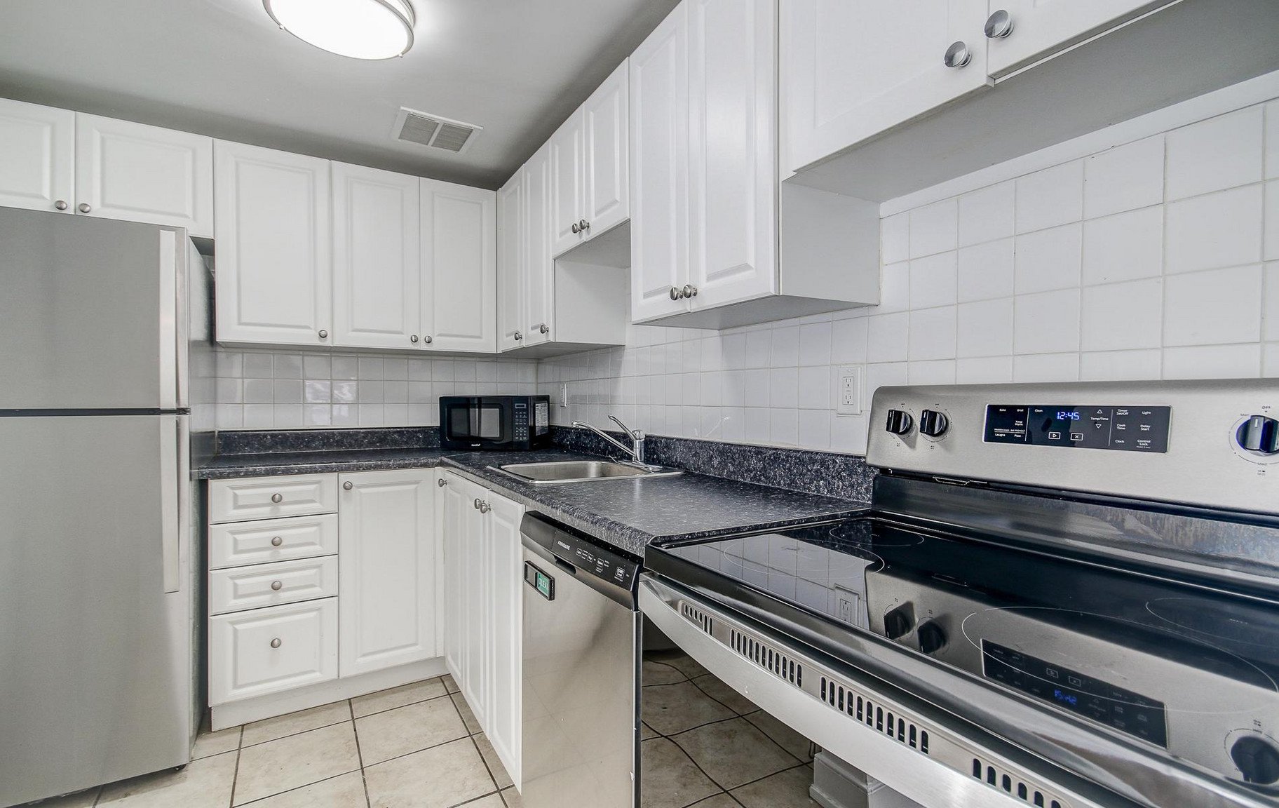 2 Bedroom Apartment for Rent - 133 Erskine Ave, Toronto, ON 5
