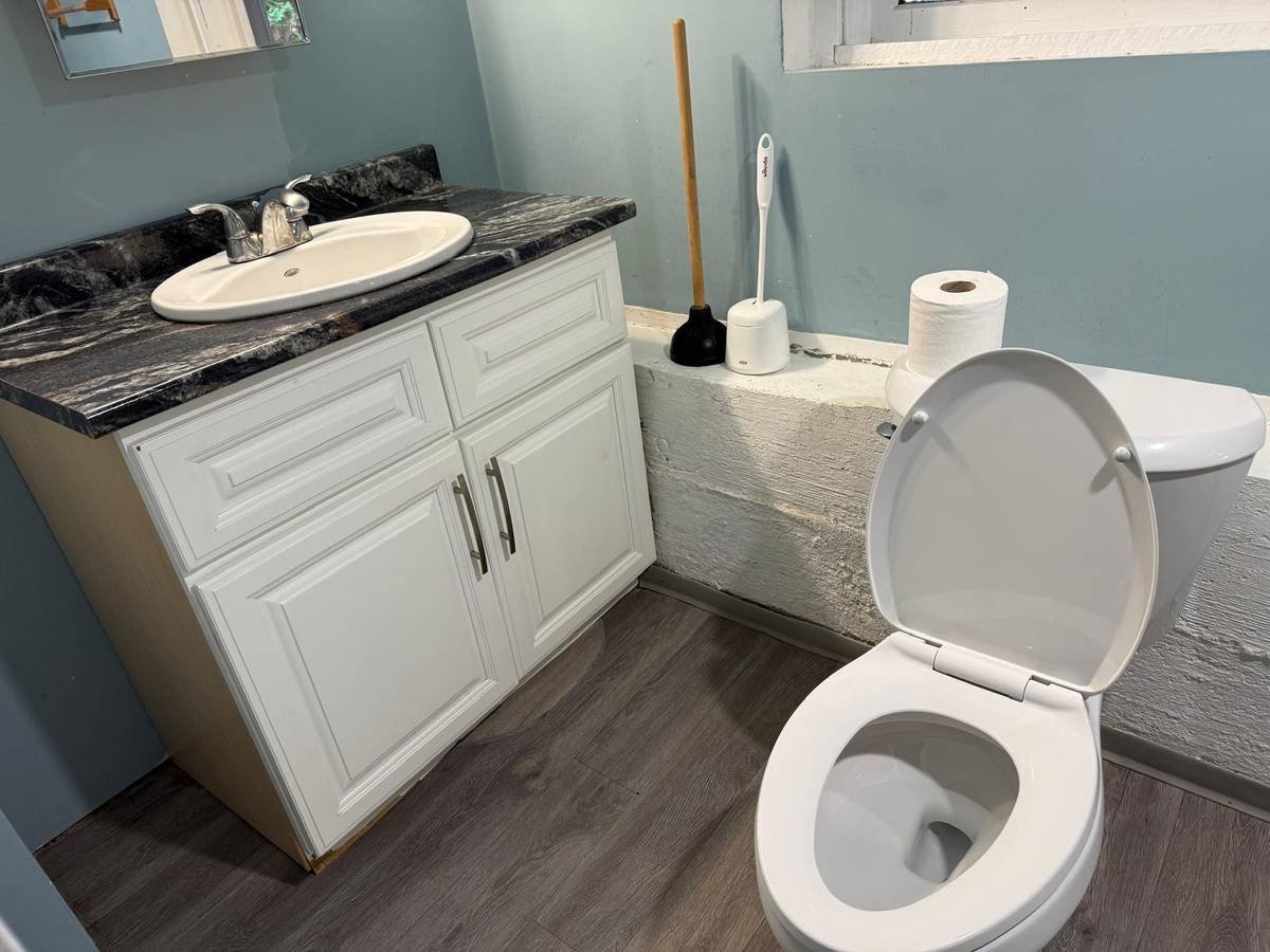 2 Bedroom Basement Suite for Rent - Cree St, Vancouver, BC 4