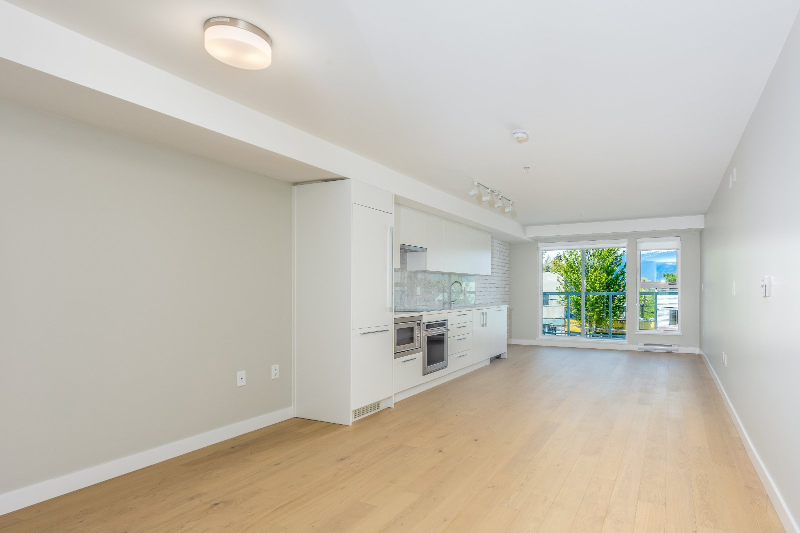 Studio Apartment for Rent - 2508 Fraser St, Vancouver, BC 3
