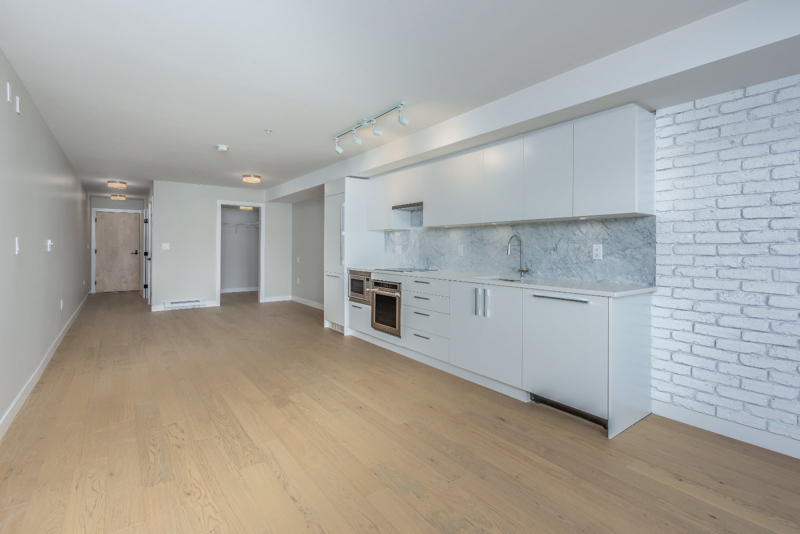 Studio Apartment for Rent - 2508 Fraser St, Vancouver, BC 5