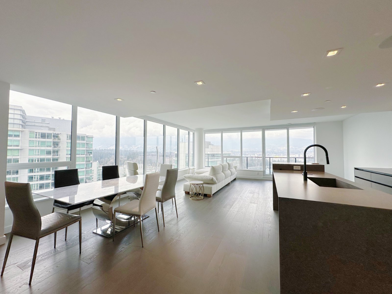 2 Bedroom Apartment for Rent - 620 Cardero St, Vancouver, BC 3