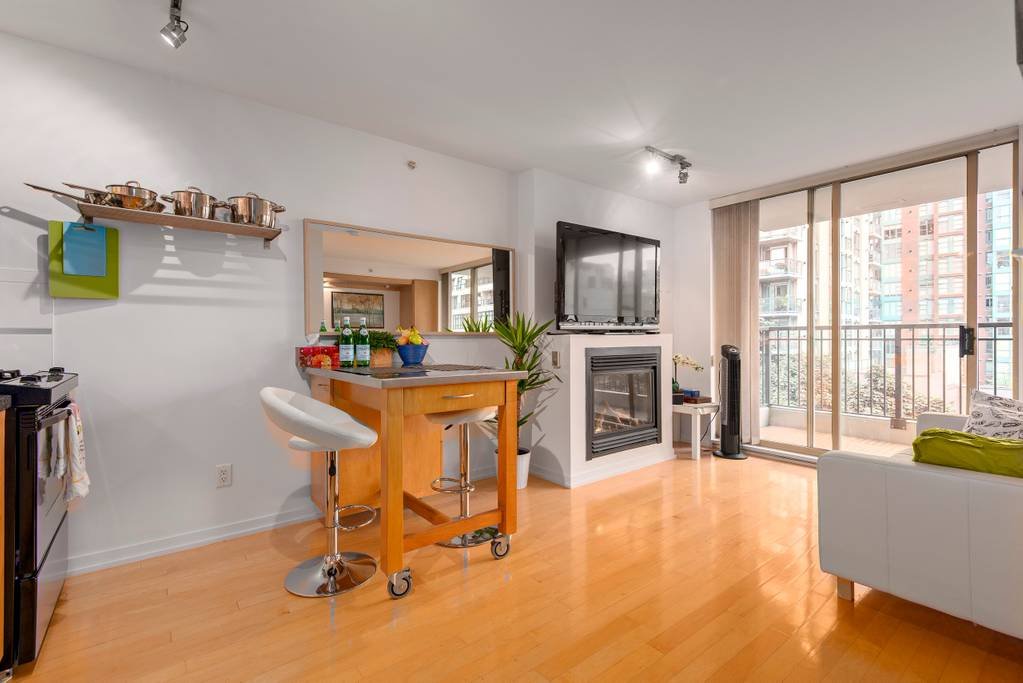 Studio Apartment for Rent - 969 Richards St, Vancouver, BC 2