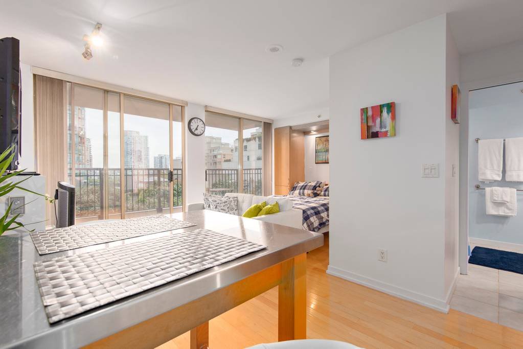 Studio Apartment for Rent - 969 Richards St, Vancouver, BC 3