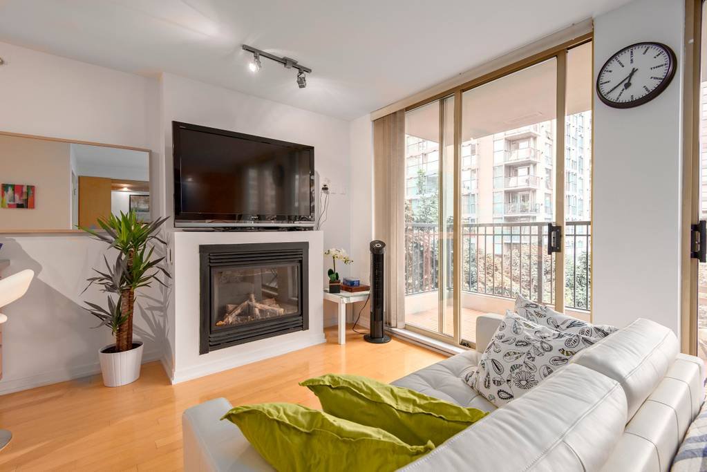 Studio Apartment for Rent - 969 Richards St, Vancouver, BC 5
