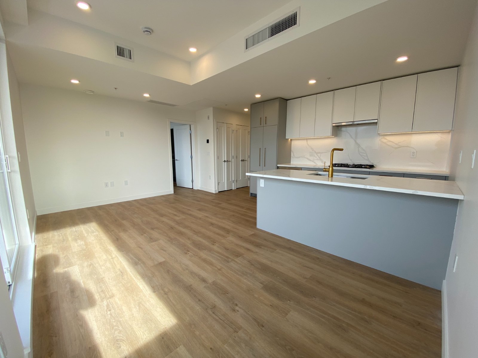 3 Bedroom Apartment for Rent - 600 Rochester Ave, Coquitlam, BC 2