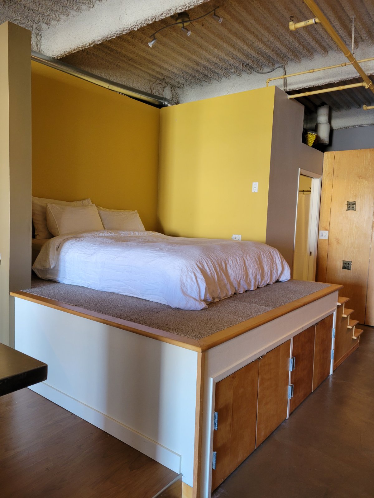 Studio Apartment for Rent - 237 4th Ave E, Vancouver, BC 3