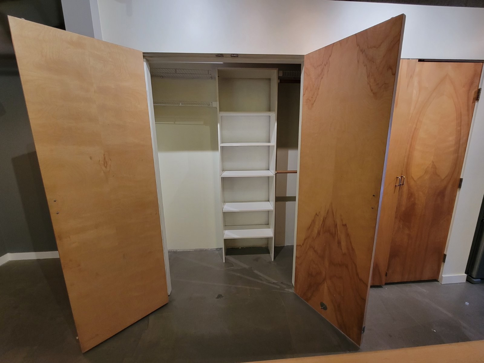 Studio Apartment for Rent - 237 4th Ave E, Vancouver, BC 4