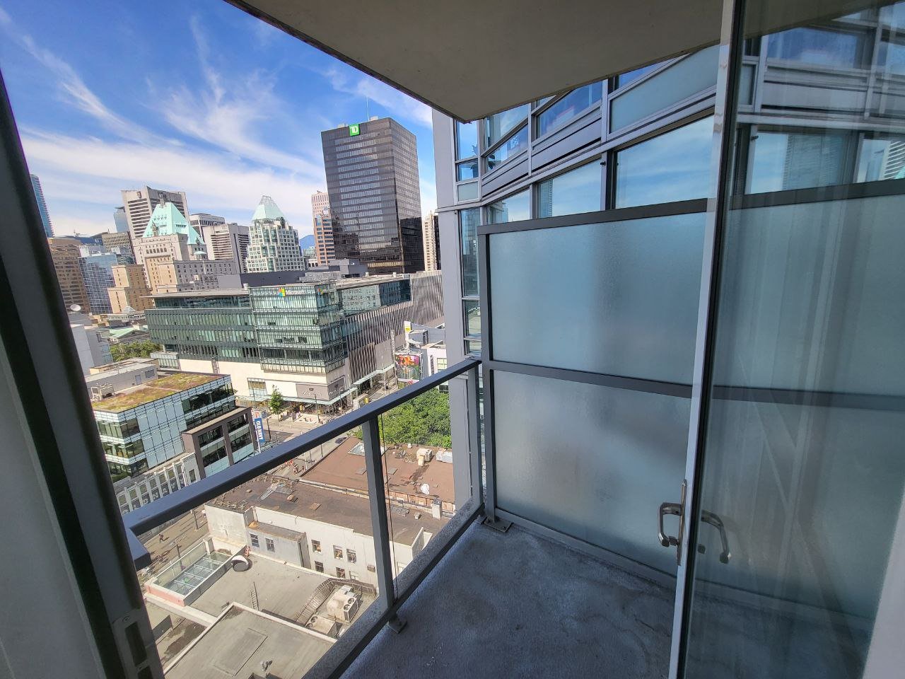 2 Bedroom Apartment for Rent - 833 Seymour St, Vancouver, BC 2