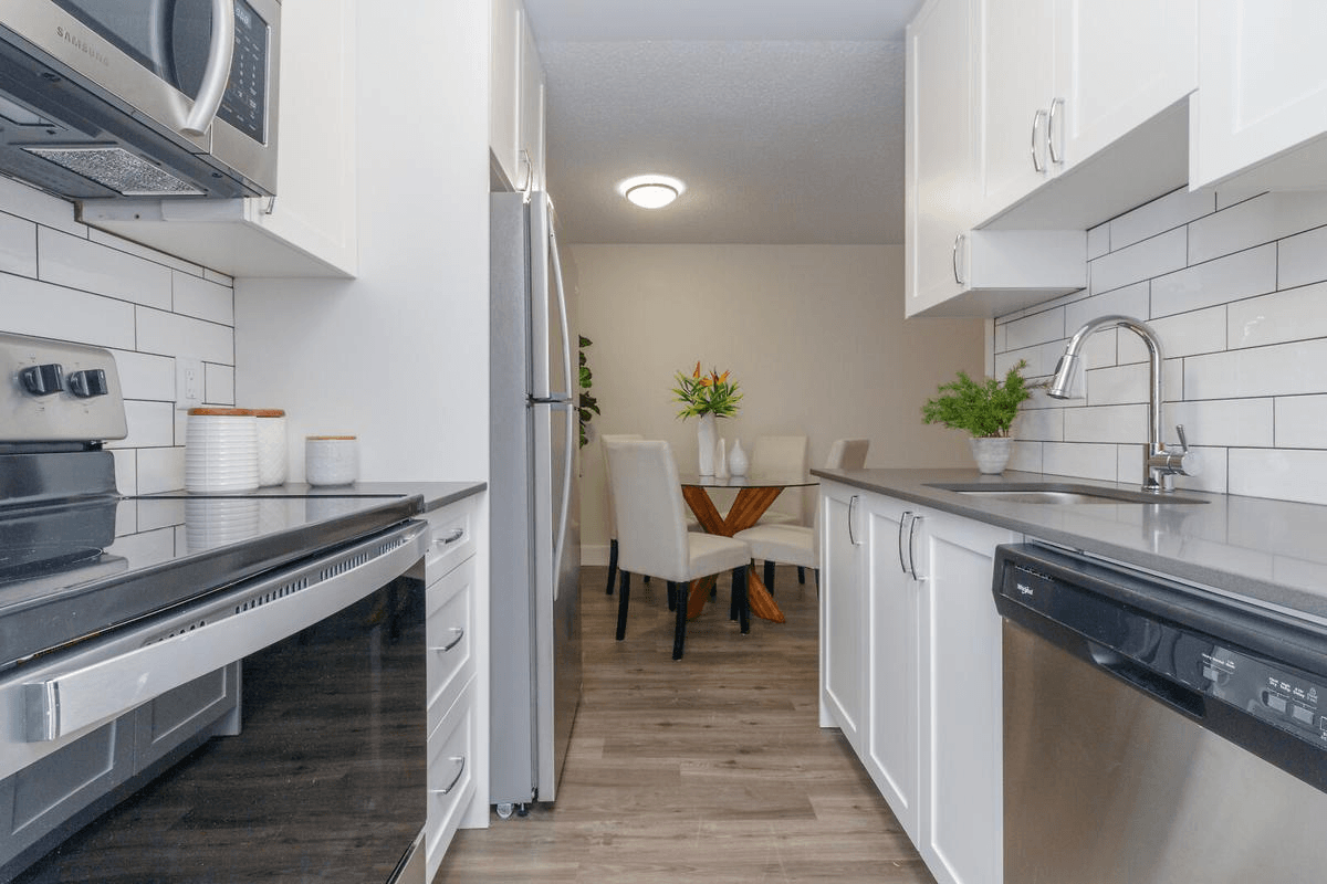 Studio Apartment for Rent - 984 McKenzie Avenue, Victoria, BC 3
