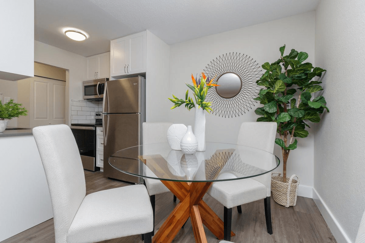 Studio Apartment for Rent - 984 McKenzie Avenue, Victoria, BC 5