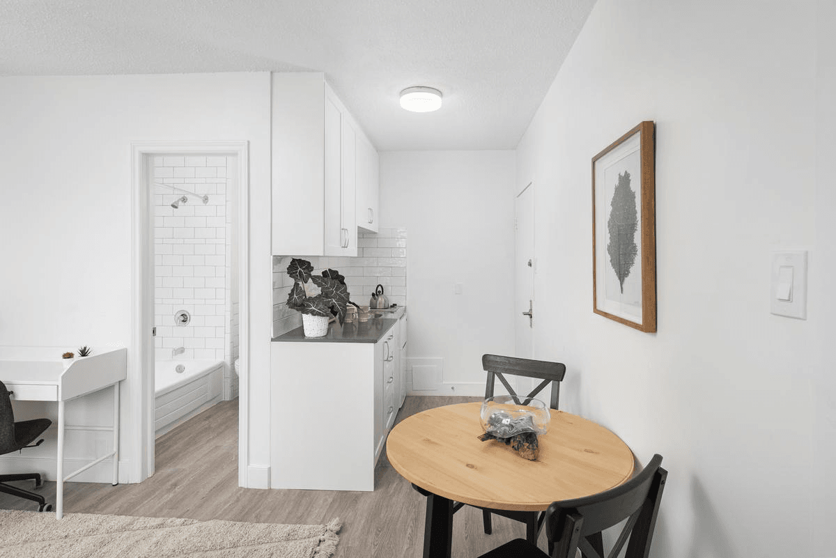 Studio Apartment for Rent - 5 Glenavon Road, Toronto, ON 4