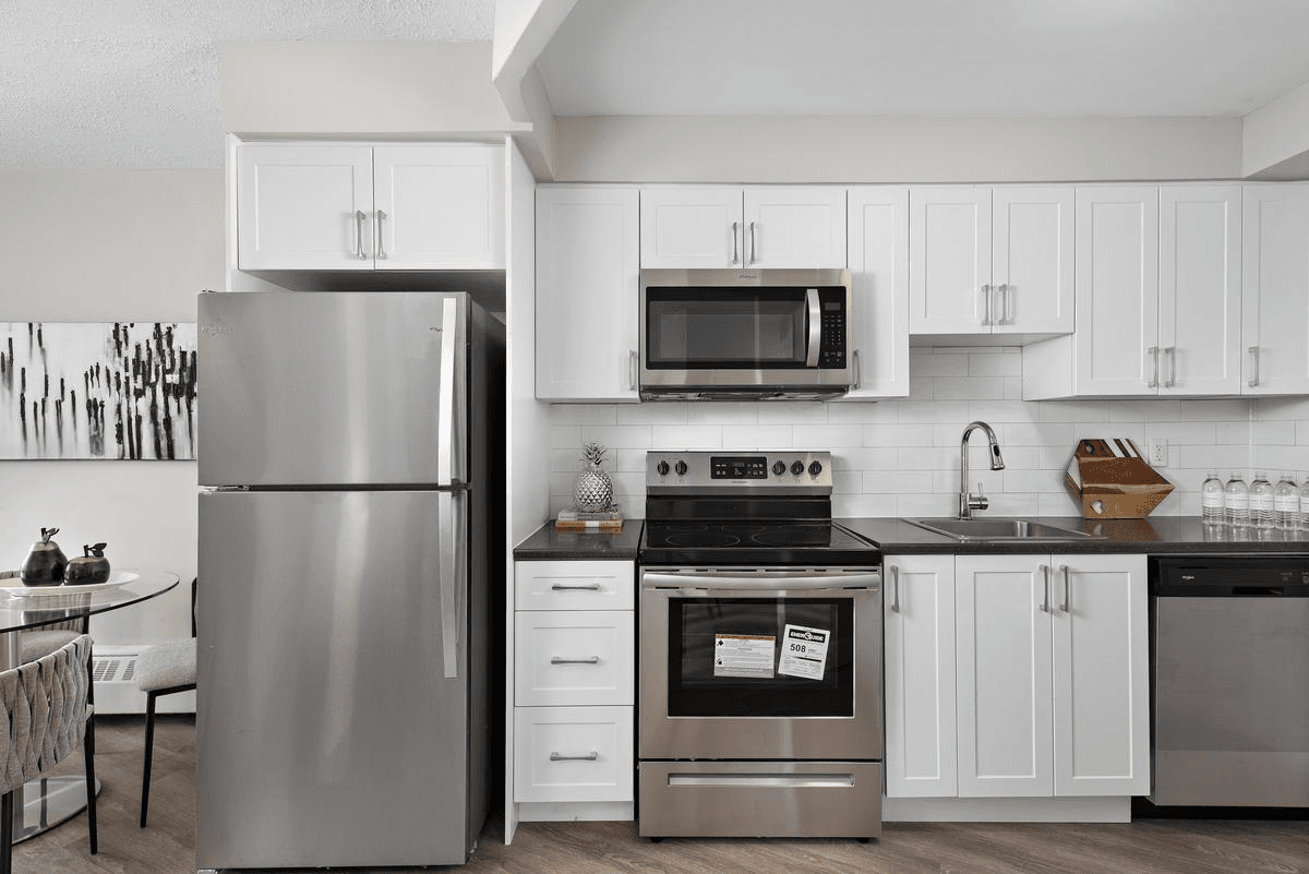 2 Bedroom Apartment for Rent - 2050 Keele St, Toronto, ON 3