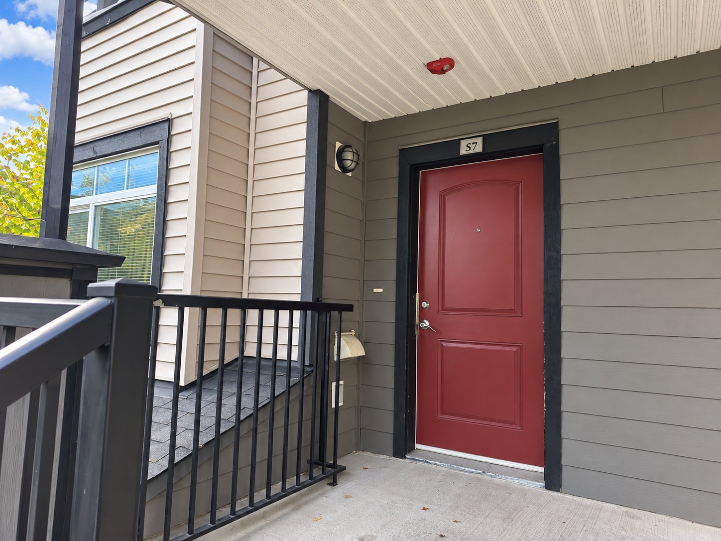 2 Bedroom Townhouse for Rent - 7428 14th Ave, Burnaby, BC 3