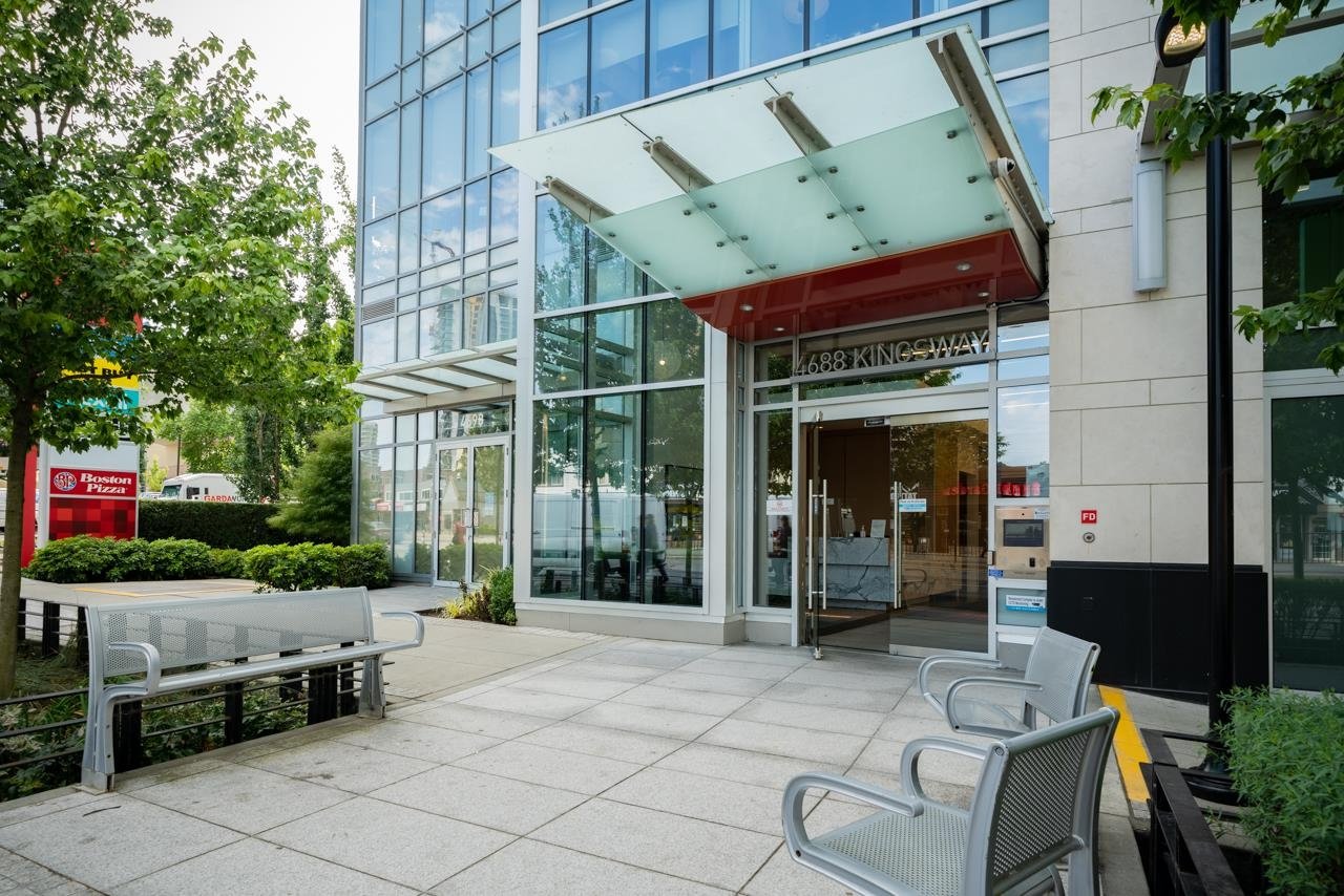 Studio Apartment for Rent - 4688 Kingsway, Burnaby, BC 2