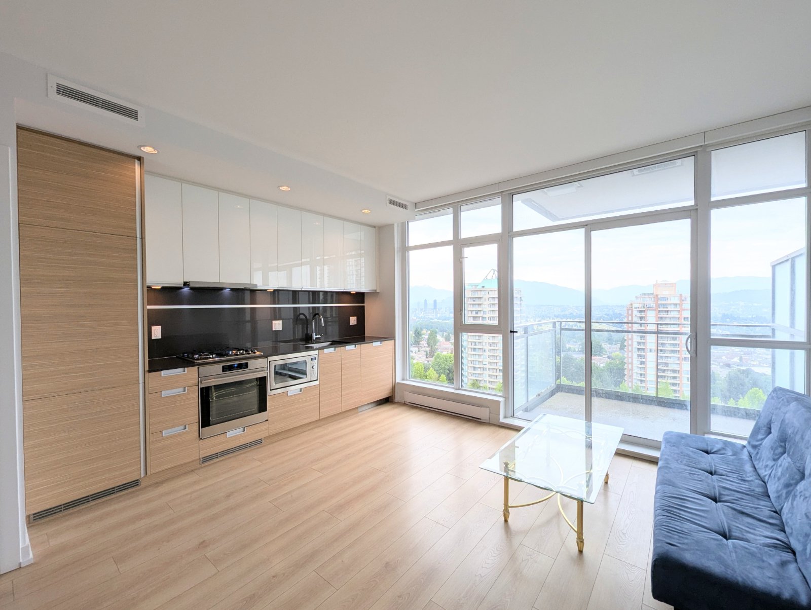 Studio Apartment for Rent - 4688 Kingsway, Burnaby, BC 5