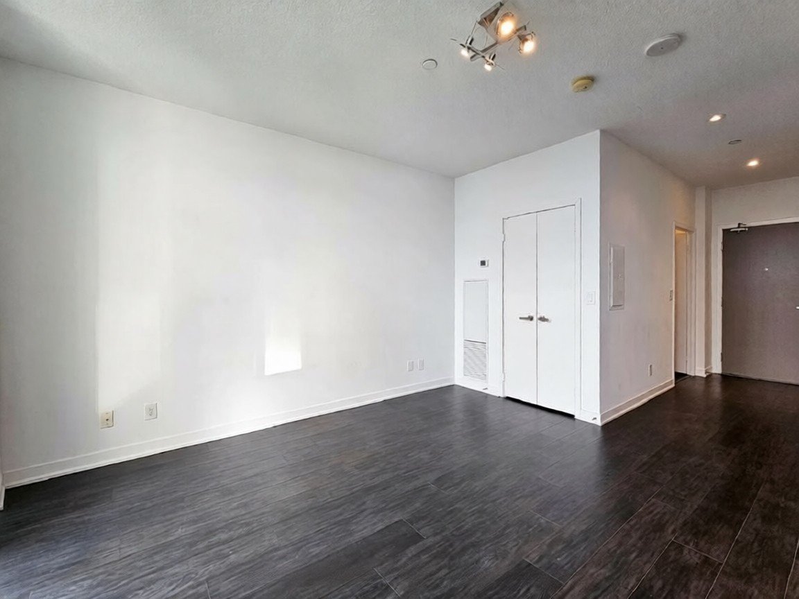 Studio Apartment for Rent - 100 Harbour St, Toronto, ON 2