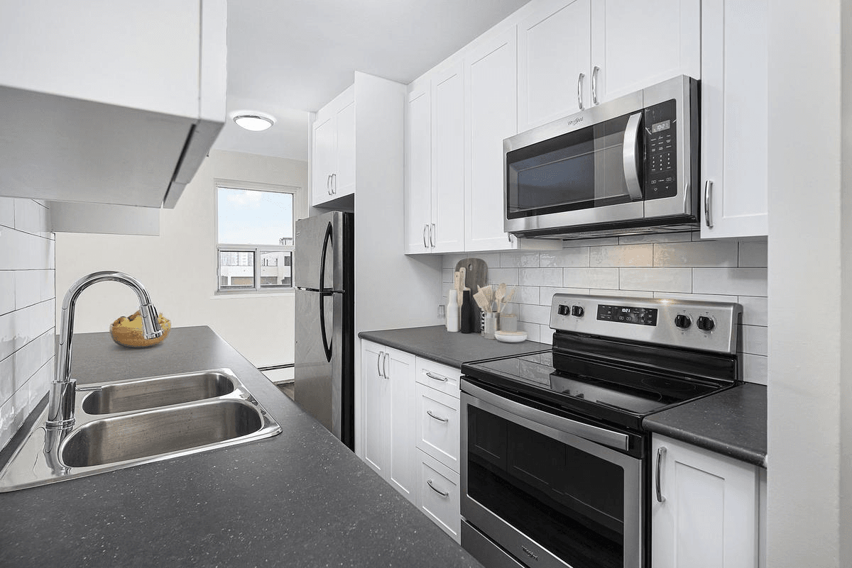 2 Bedroom Apartment for Rent - 1050 Castlefield Ave, Toronto, ON 2
