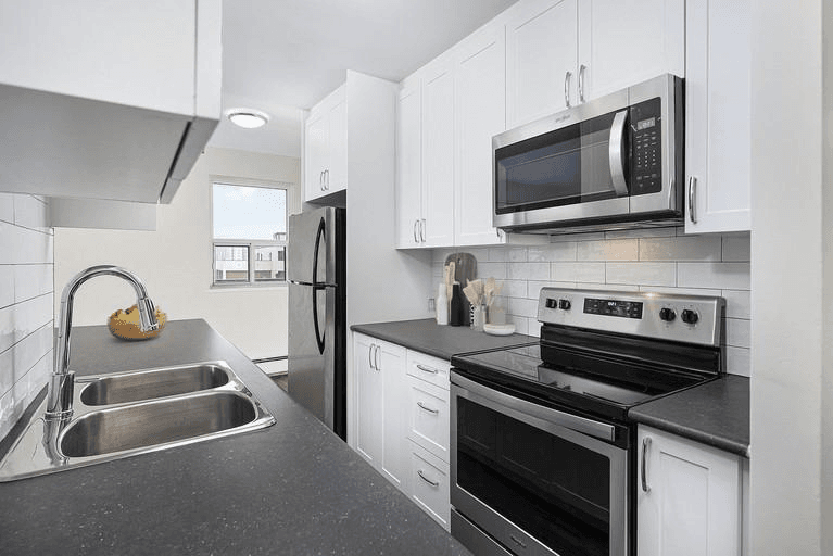 2 Bedroom Apartment for Rent - 250 Roehampton Avenue, Toronto, ON 4
