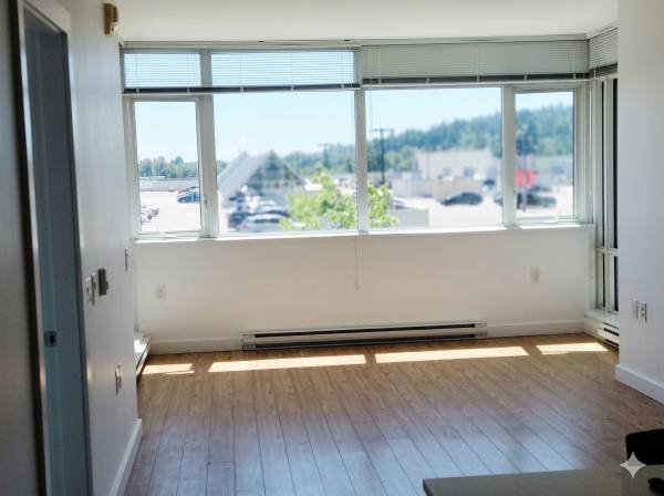 2 Bedroom Apartment for Rent - 2955 Atlantic Ave, Coquitlam, BC 3