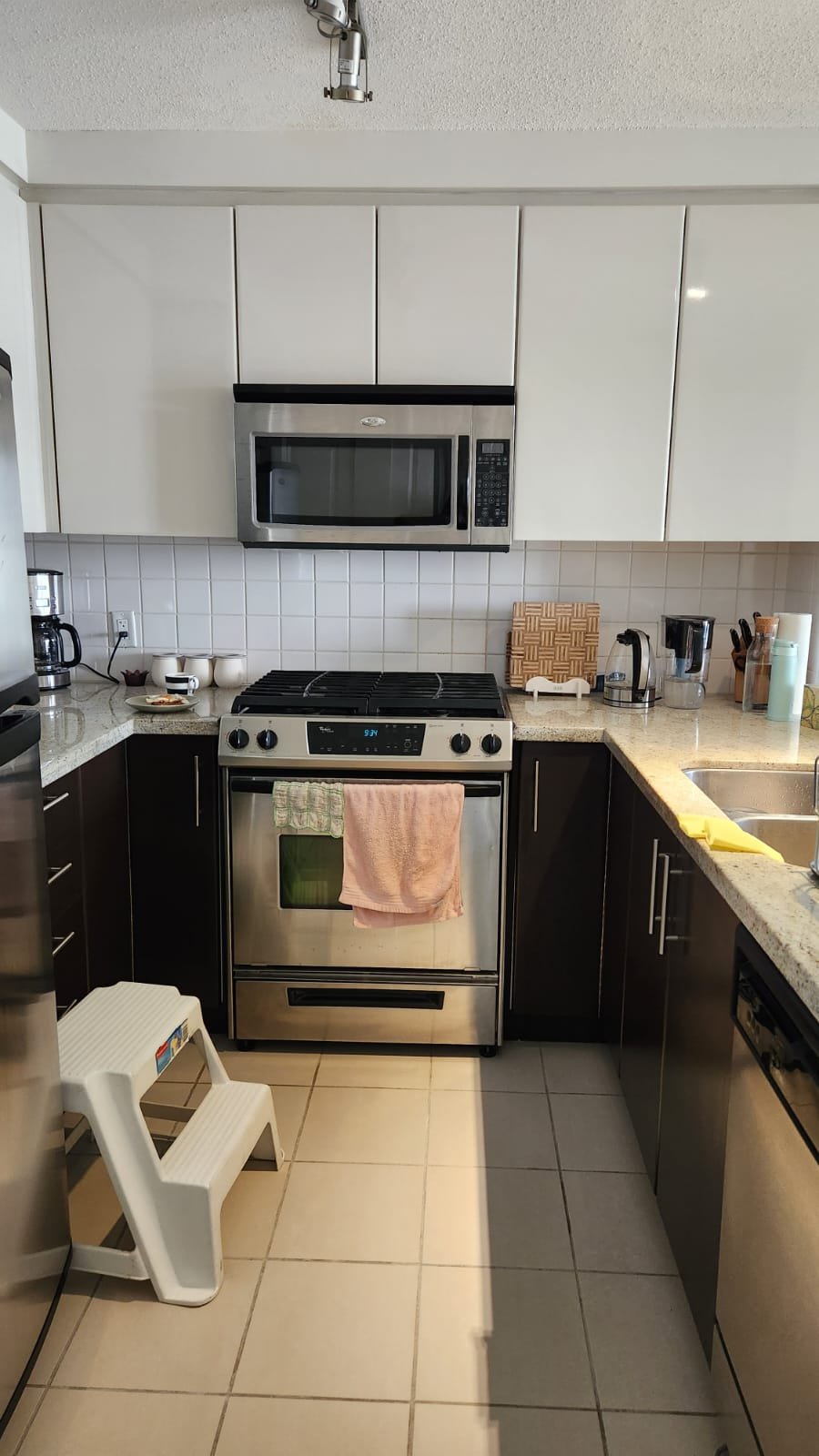 2 Bedroom Apartment for Rent - 2289 Yukon Crescent, Burnaby, BC 3