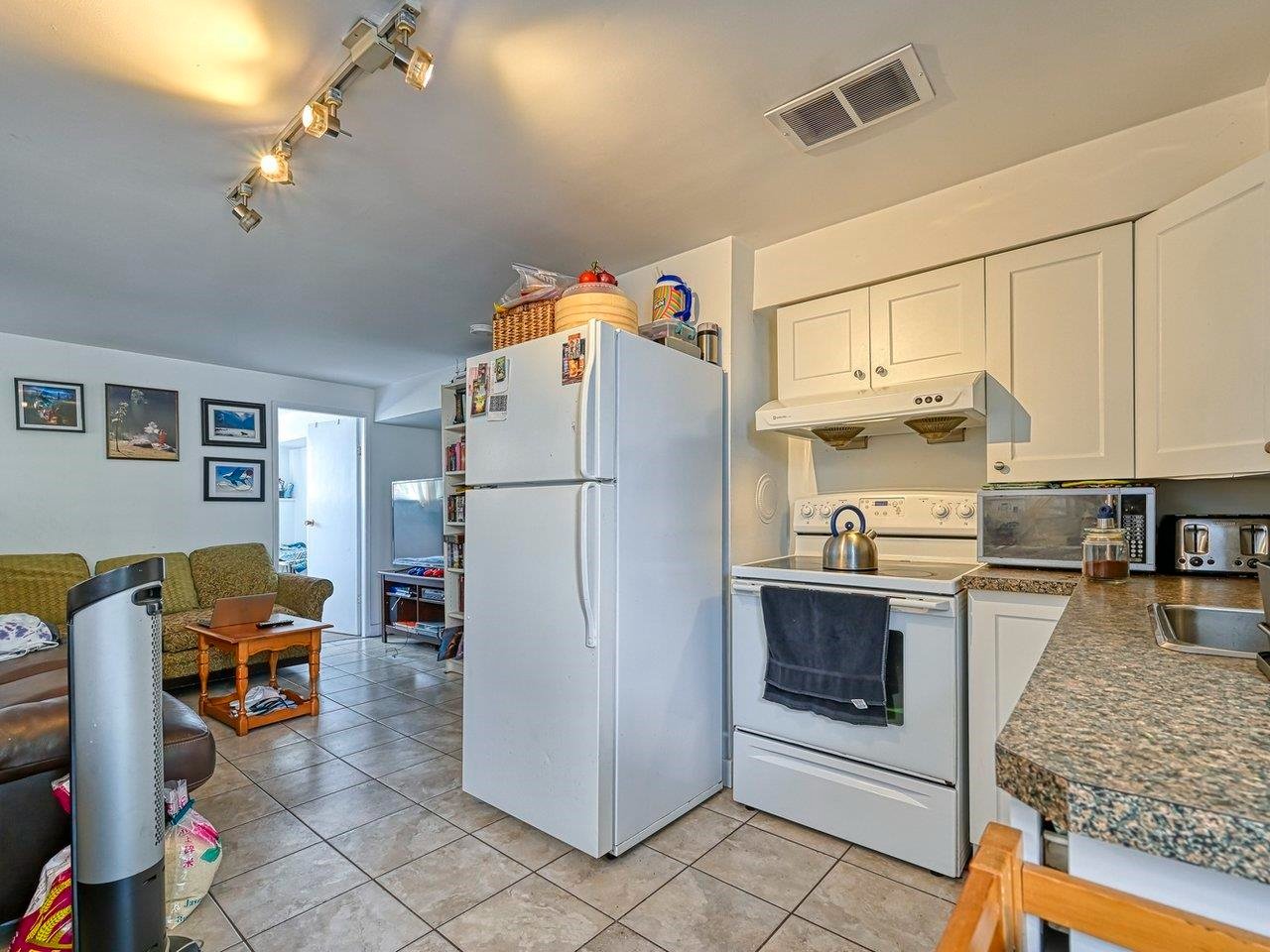 2 Bedroom Basement Suite for Rent - 1123 Nootka St, Vancouver, BC 3