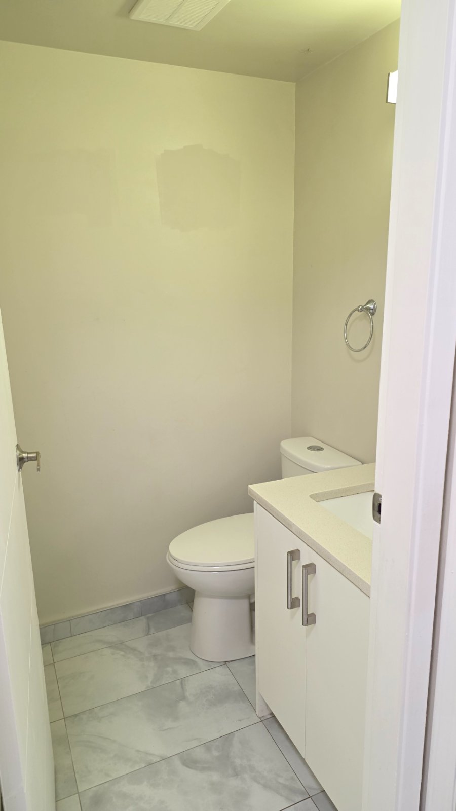 3 Bedroom Apartment for Rent - 3260 E 58th Ave, Vancouver, BC 2