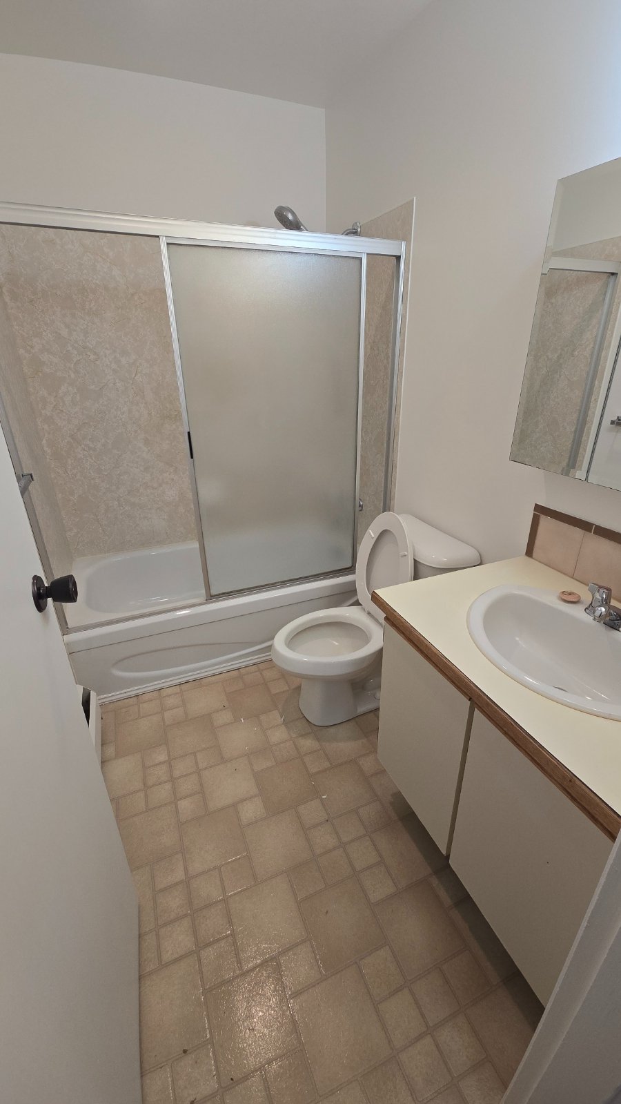 2 Bedroom Apartment for Rent - 3280 E 58th Ave, Vancouver, BC 4