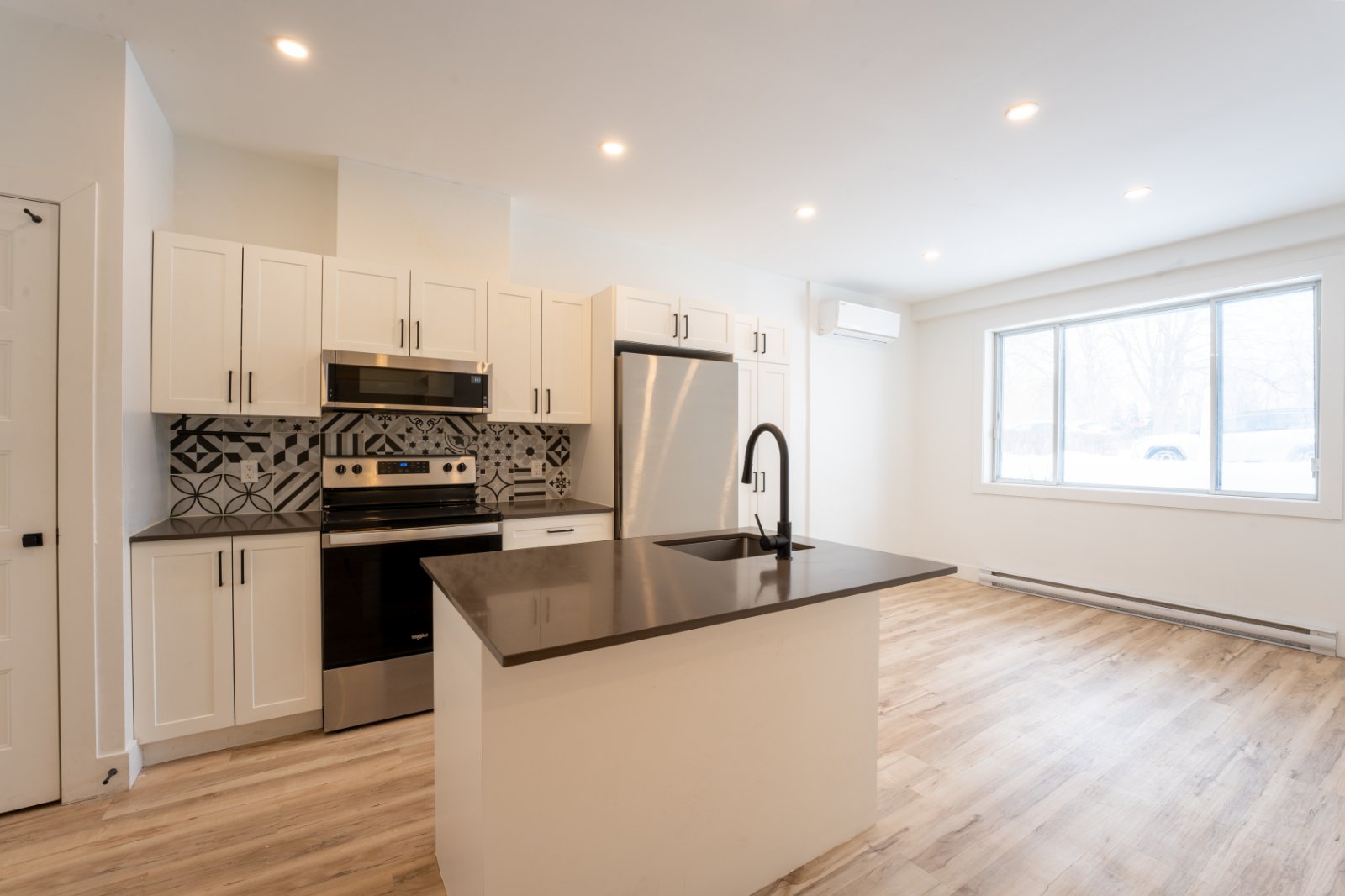 2 Bedroom Apartment for Rent - 5230 Avenue West Hill, Montréal, QC 4