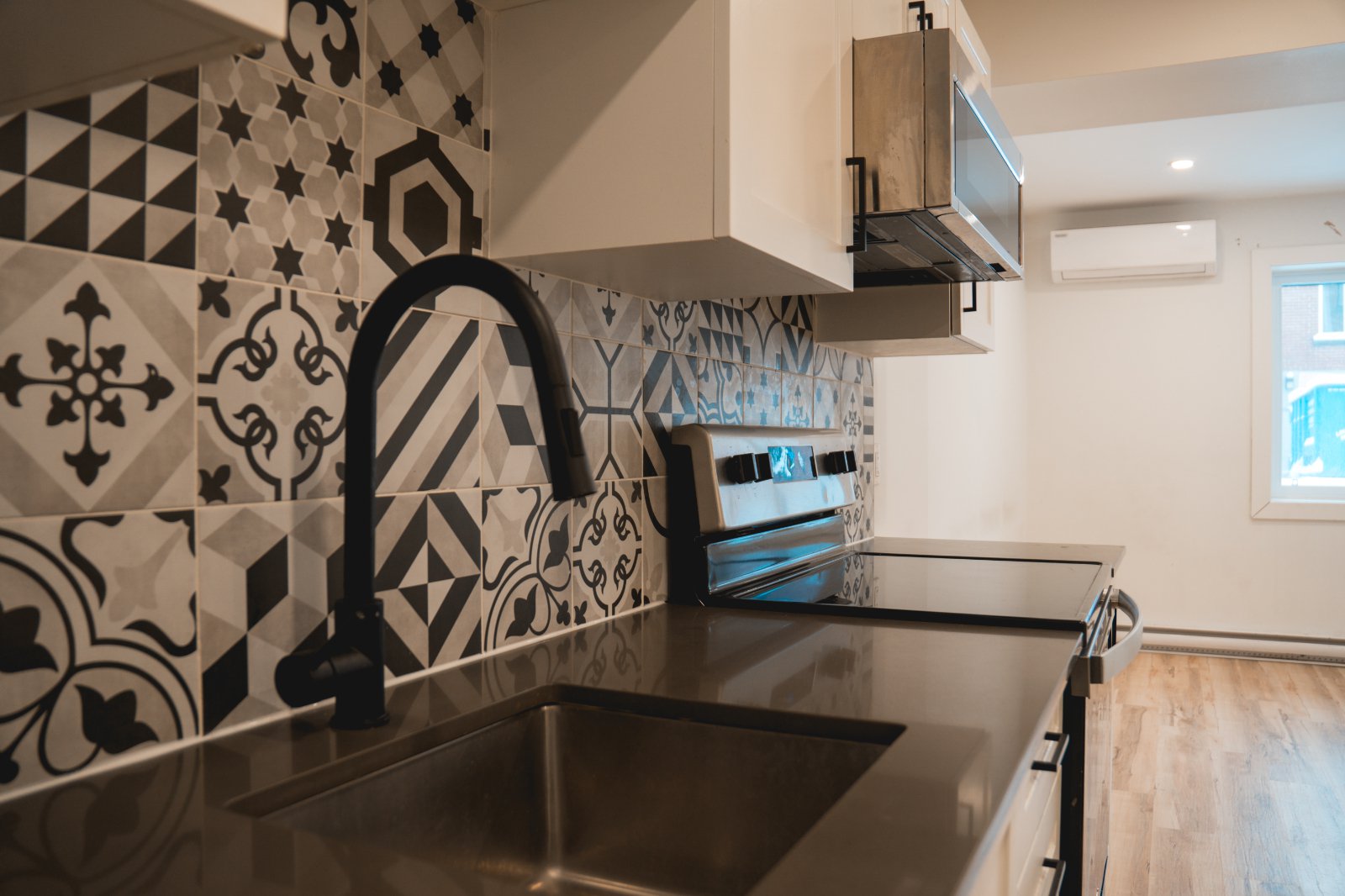2 Bedroom Apartment for Rent - 5230 Avenue West Hill, Montréal, QC 5