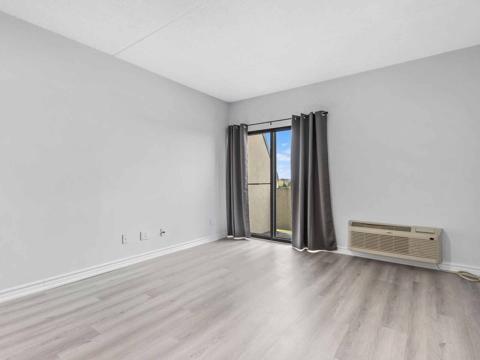 Studio Apartment for Rent - 2360 Princess St, Kingston, ON 3