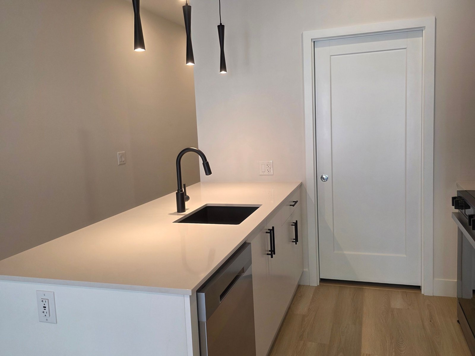 2 Bedroom Apartment for Rent - 34395 Gladys Avenue, Abbotsford, BC 3