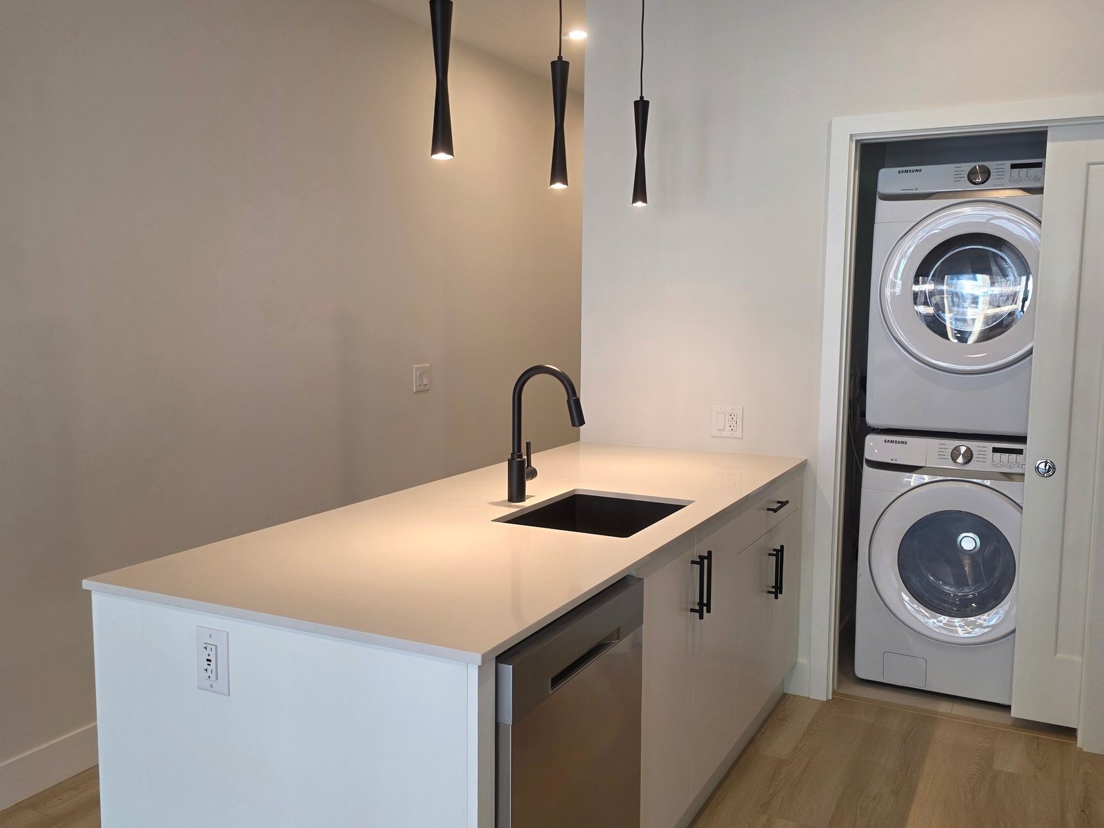 2 Bedroom Apartment for Rent - 34395 Gladys Avenue, Abbotsford, BC 4