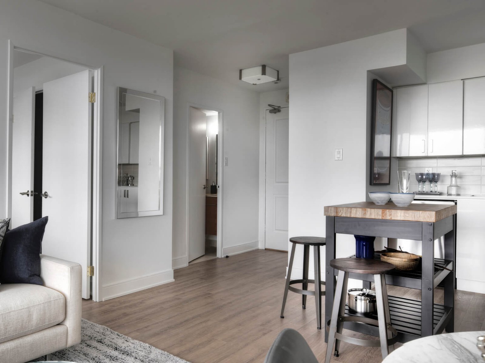 3 Bedroom Apartment for Rent - 289 The Kingsway, Toronto, ON 2