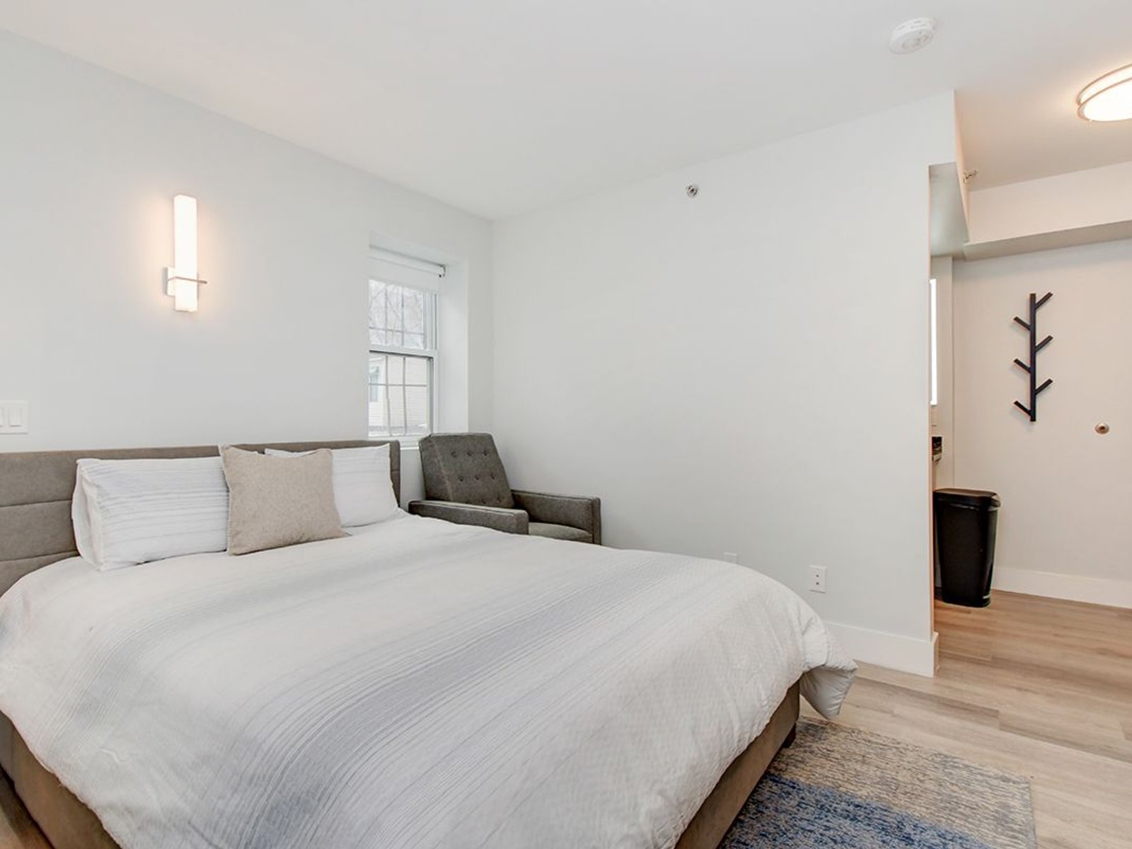 Studio Apartment for Rent - 330 McLeod St, Ottawa, ON 5