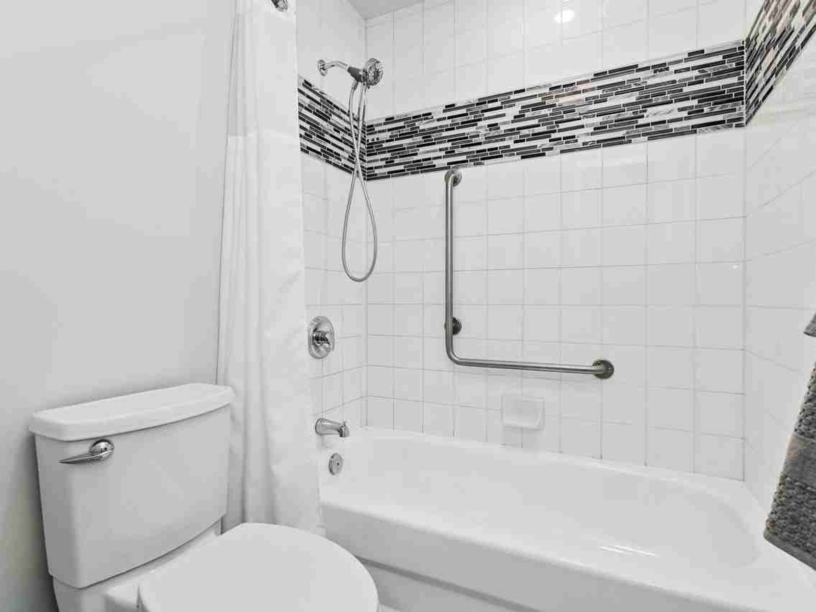 Studio Apartment for Rent - 330 McLeod St, Ottawa, ON 5