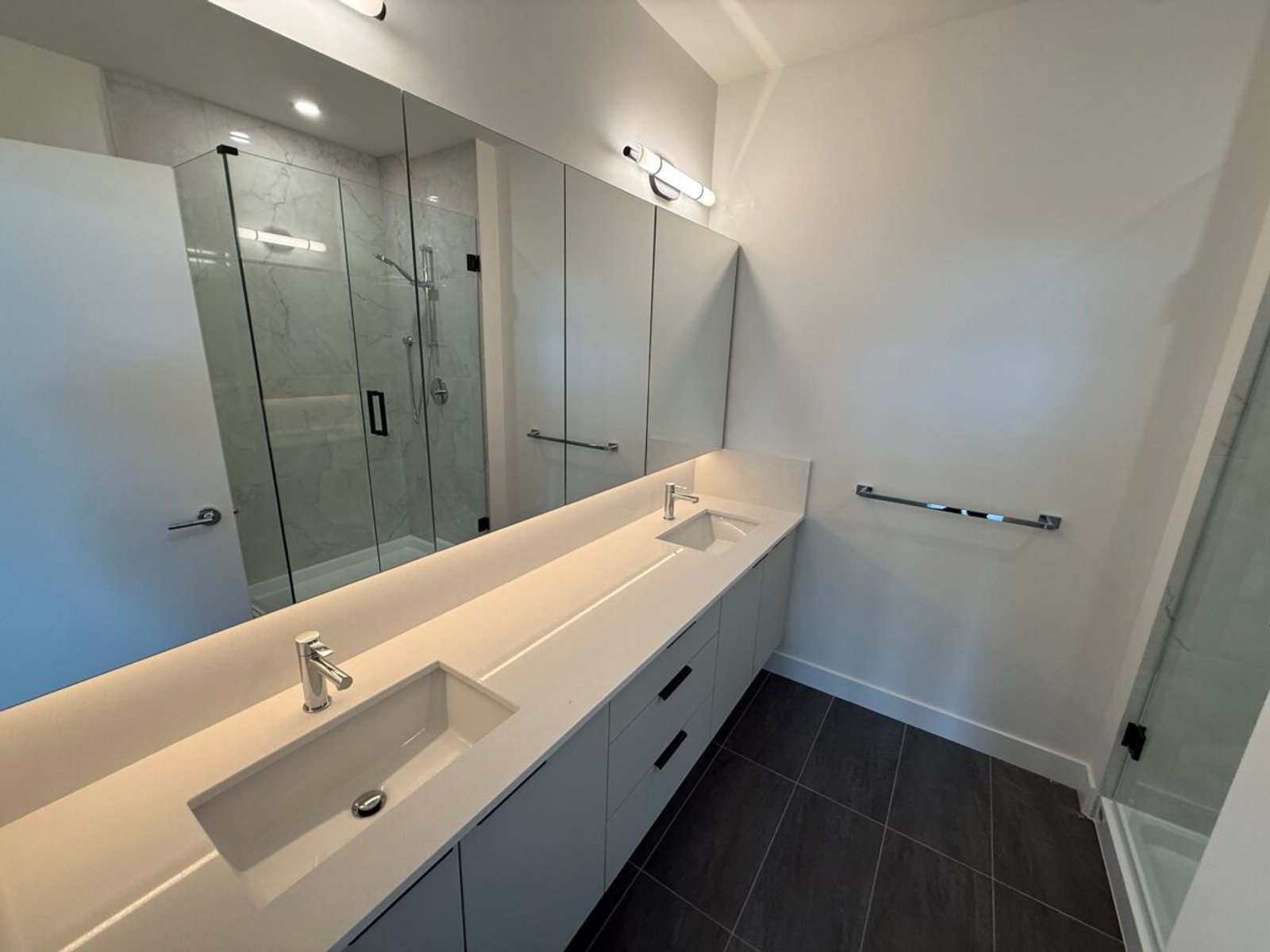 2 Bedroom Apartment for Rent - 7728 119A St, Delta, BC 5