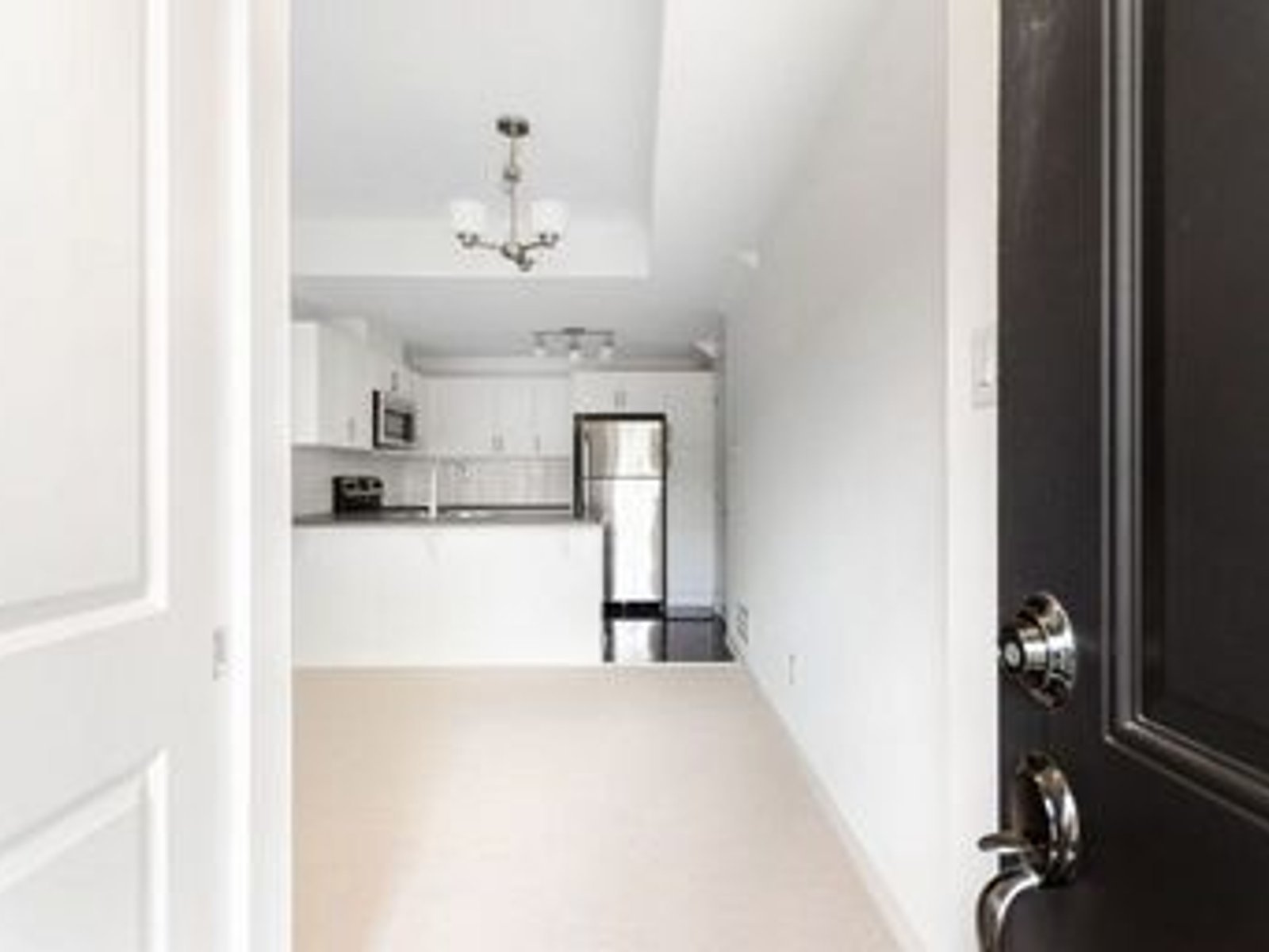 2 Bedroom House for Rent - 109 Fairweather Street, Gloucester, ON 5