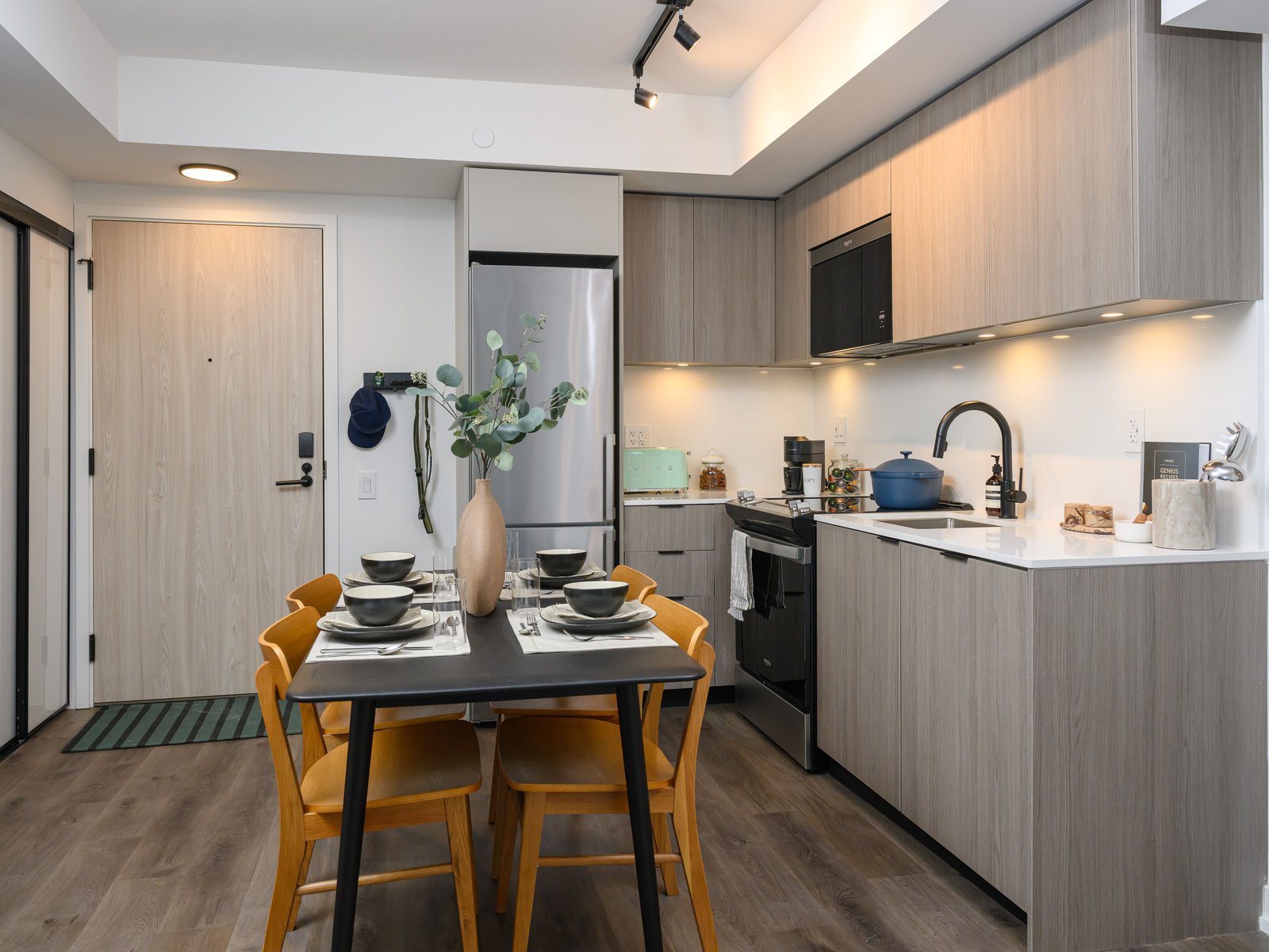 3 Bedroom Apartment for Rent - 73 Broadway Ave, Toronto, ON 3