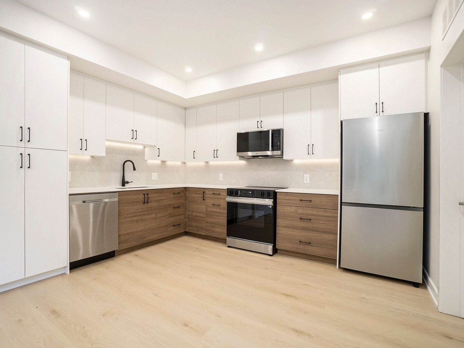 Studio Apartment for Rent - 373 Iberville Street, Vanier, ON 2