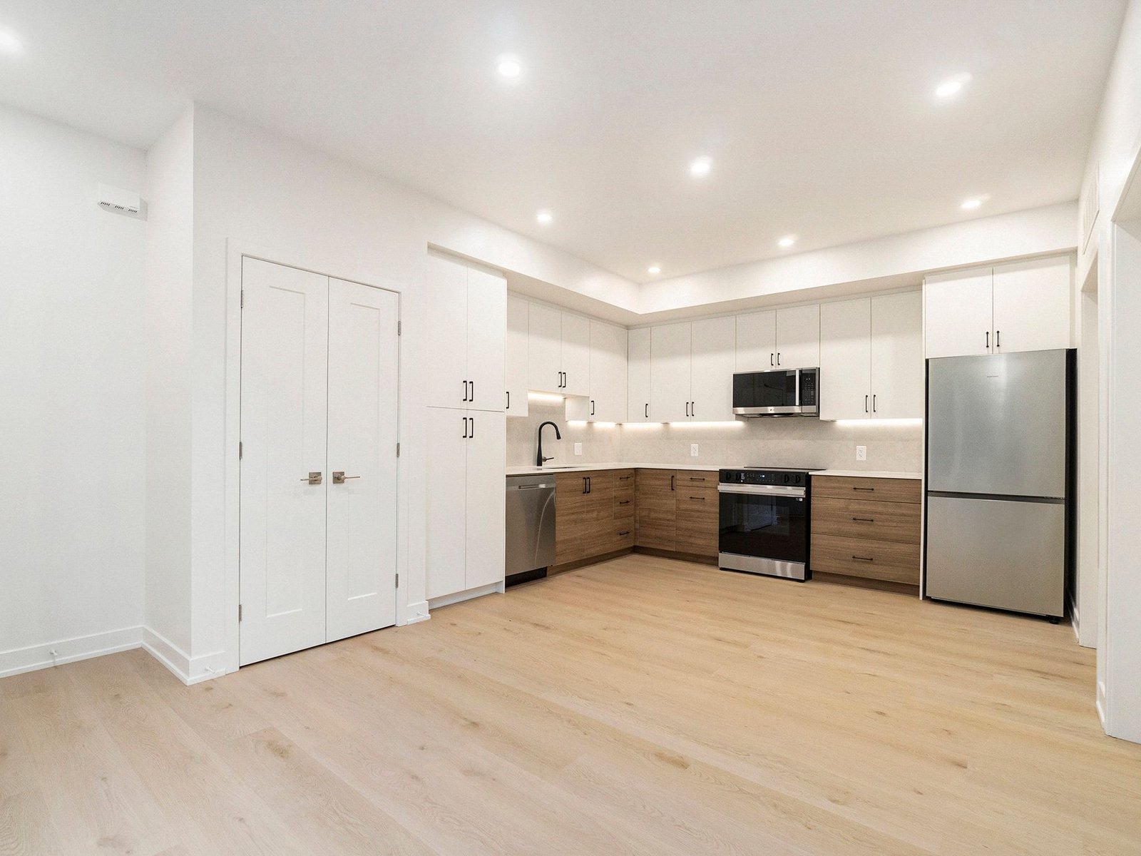 Studio Apartment for Rent - 373 Iberville Street, Vanier, ON 3