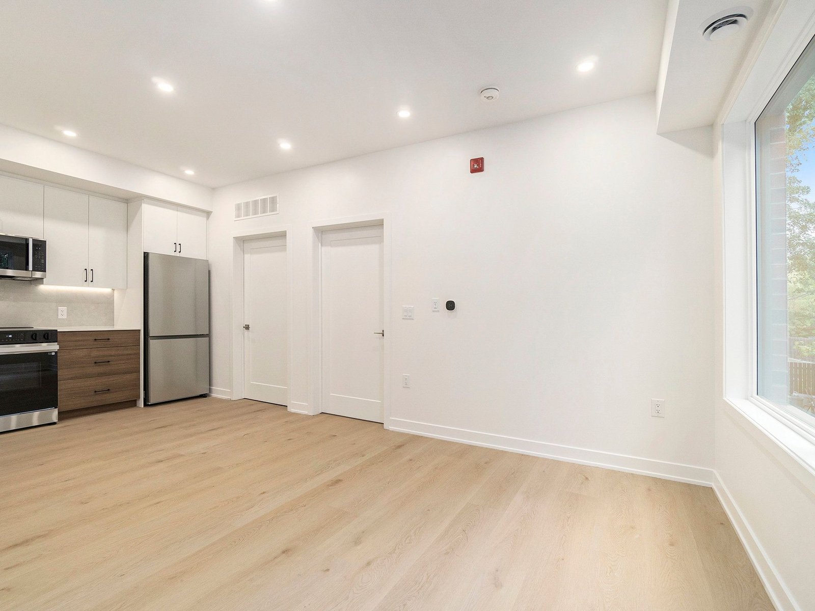 Studio Apartment for Rent - 373 Iberville Street, Vanier, ON 4
